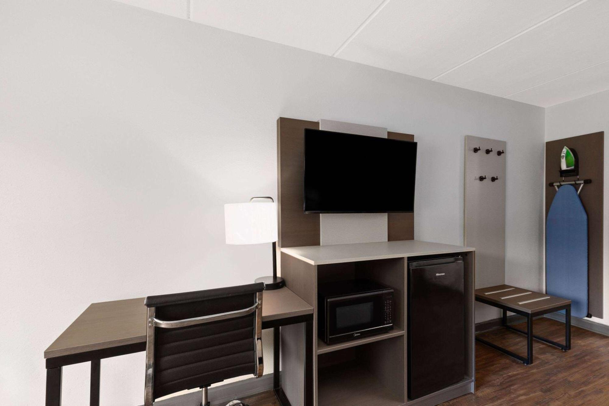 Hotel Ramada By Wyndham Bainbridge Exterior foto